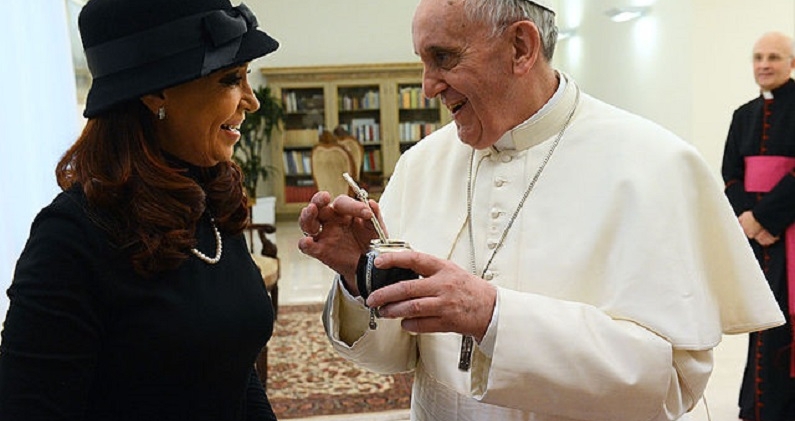 Cristina Fernández de Kirchner durante su visita al Vaticano con el Papa Francisco, en marzo de 2013. CASA ROSADA
