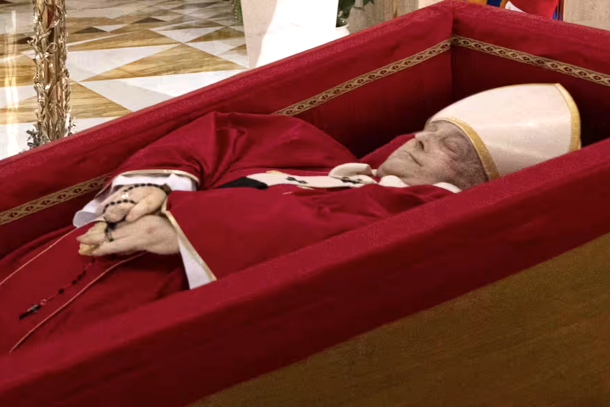 Imágenes del cuerpo del Papa Francisco transmitidas por el canal oficial del Vaticano.