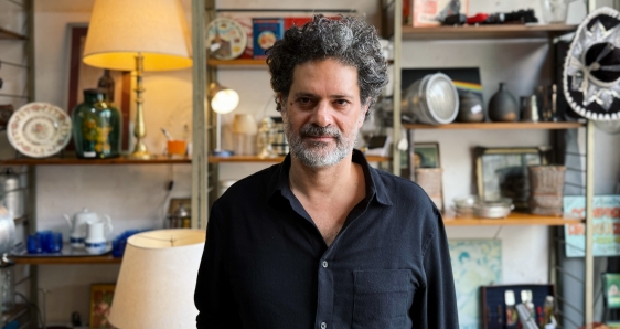 El editor argentino Maximiliano Papandrea, al frente de Sigilo, uno de los sellos literarios más reconocidos del ámbito independiente en español. CORTESÍA