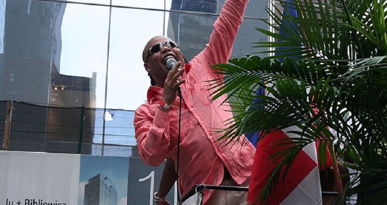 El cantante dominicano Rubby Pérez durante el Desfile Dominicano en Nueva York, en 2009. 809 NEW YORK MAGAZINE / CC El cantante dominicano Rubby Pérez durante el Desfile Dominicano en Nueva York, en 2009. 809 NEW YORK MAGAZINE / CC