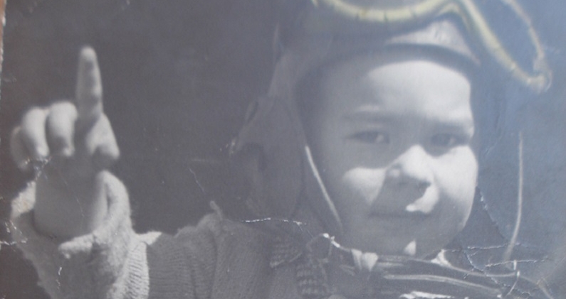 Jimmy Marull comenzó a volar a los tres años junto a su padre, sobre el desierto de Atacama, en el norte de Chile. Jimmy Marull comenzó a volar a los tres años junto a su padre, sobre el desierto de Atacama, en el norte de Chile.