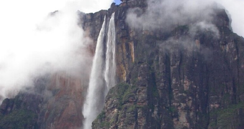 El Salto Ángel en todo su esplendor, en el corazón del Parque Nacional Canaima, Venezuela. PAUL GRAHAM STANLEY El Salto Ángel en todo su esplendor, en el corazón del Parque Nacional Canaima, Venezuela. PAUL GRAHAM STANLEY