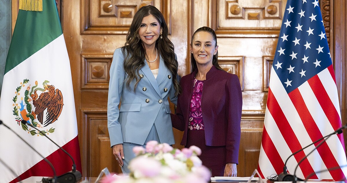 La secretaria de Seguridad Nacional de EE.UU., Kristi Noem, se reunió en marzo pasado con la presidenta de México, Claudia Sheinbaum, para tratar la crisis migratoria. TIA DUFOUR / DHS La secretaria de Seguridad Nacional de EE.UU., Kristi Noem, se reunió en marzo pasado con la presidenta de México, Claudia Sheinbaum, para tratar la crisis migratoria. TIA DUFOUR / DHS