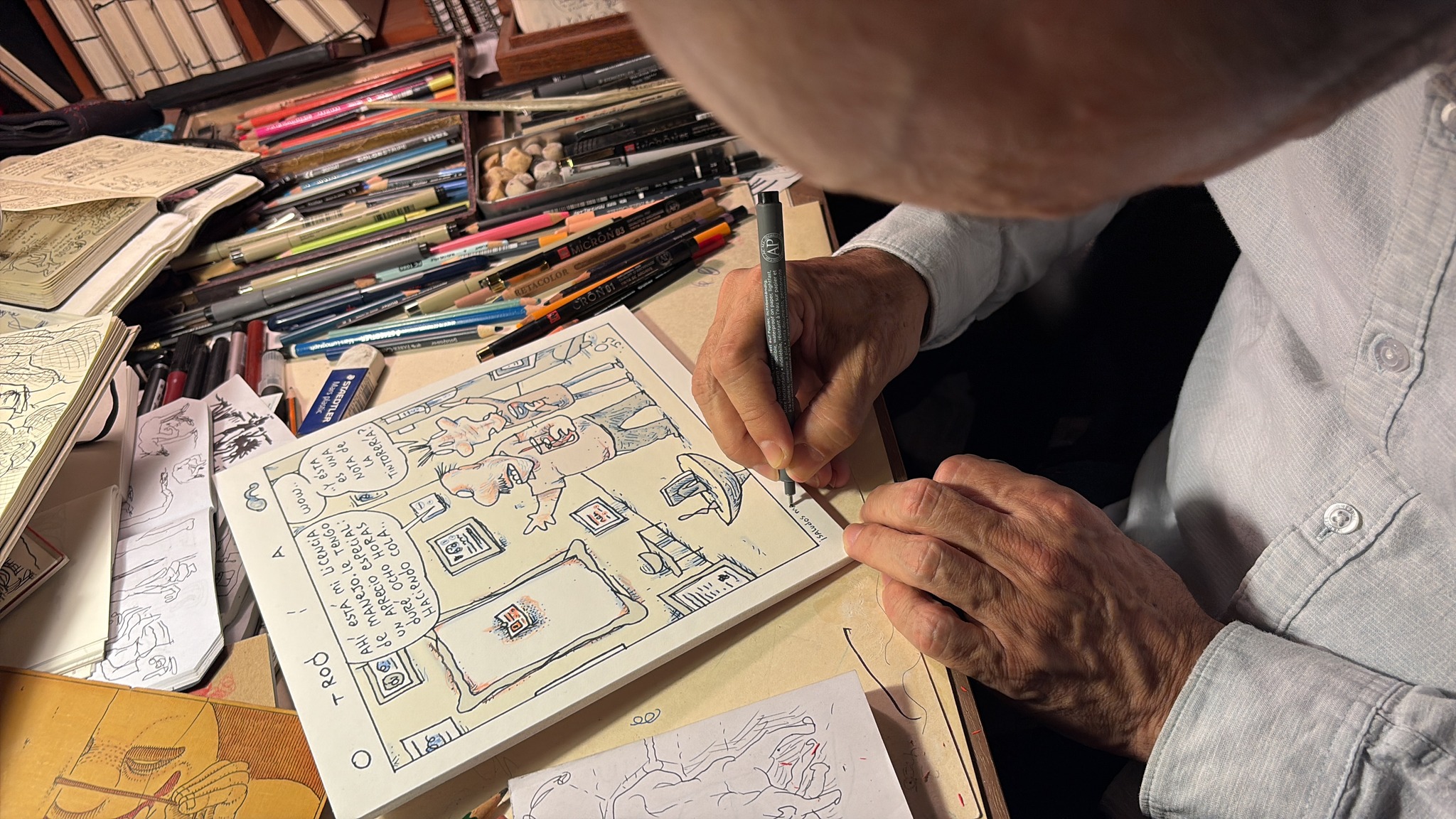 José Ignacio Solórzano, mejor conocido como Jis, en su estudio de Guadalajara, donde ha forjado una de las voces más singulares del humor gráfico en México. CEDIDA José Ignacio Solórzano, mejor conocido como Jis, en su estudio de Guadalajara, donde ha forjado una de las voces más singulares del humor gráfico en México. CEDIDA