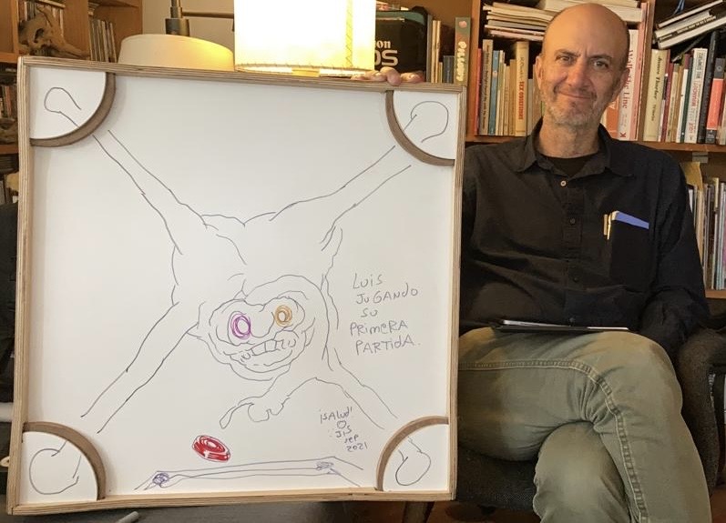 Jis enseña uno de sus dibujos, creados desde Guadalajara y reconocidos en todo México. CEDIDA Jis enseña uno de sus dibujos, creados desde Guadalajara y reconocidos en todo México. CEDIDA