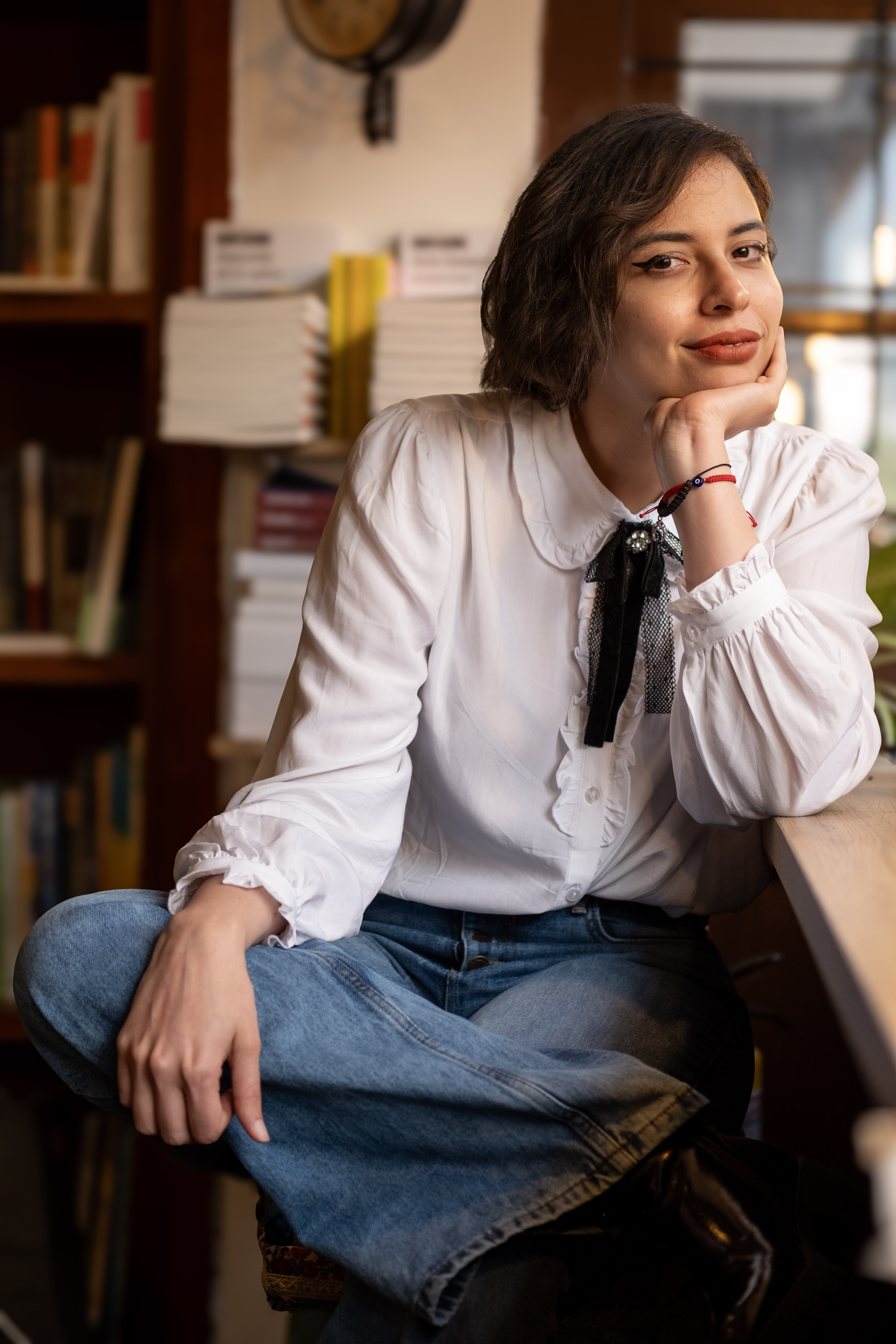 La escritora colombiana Claudia Amador, Premio Nacional de Narrativa Elisa Mújica 2024, debuta con 'Altasangre', una novela que mezcla vampirismo y poder en la costa caribeña. JIMENA CORTÉS
