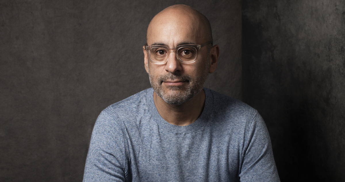 El escritor peruano Gustavo Rodríguez, autor de 'Mamita', una novela donde la memoria personal dialoga con las heridas históricas del país. CORTESÍA