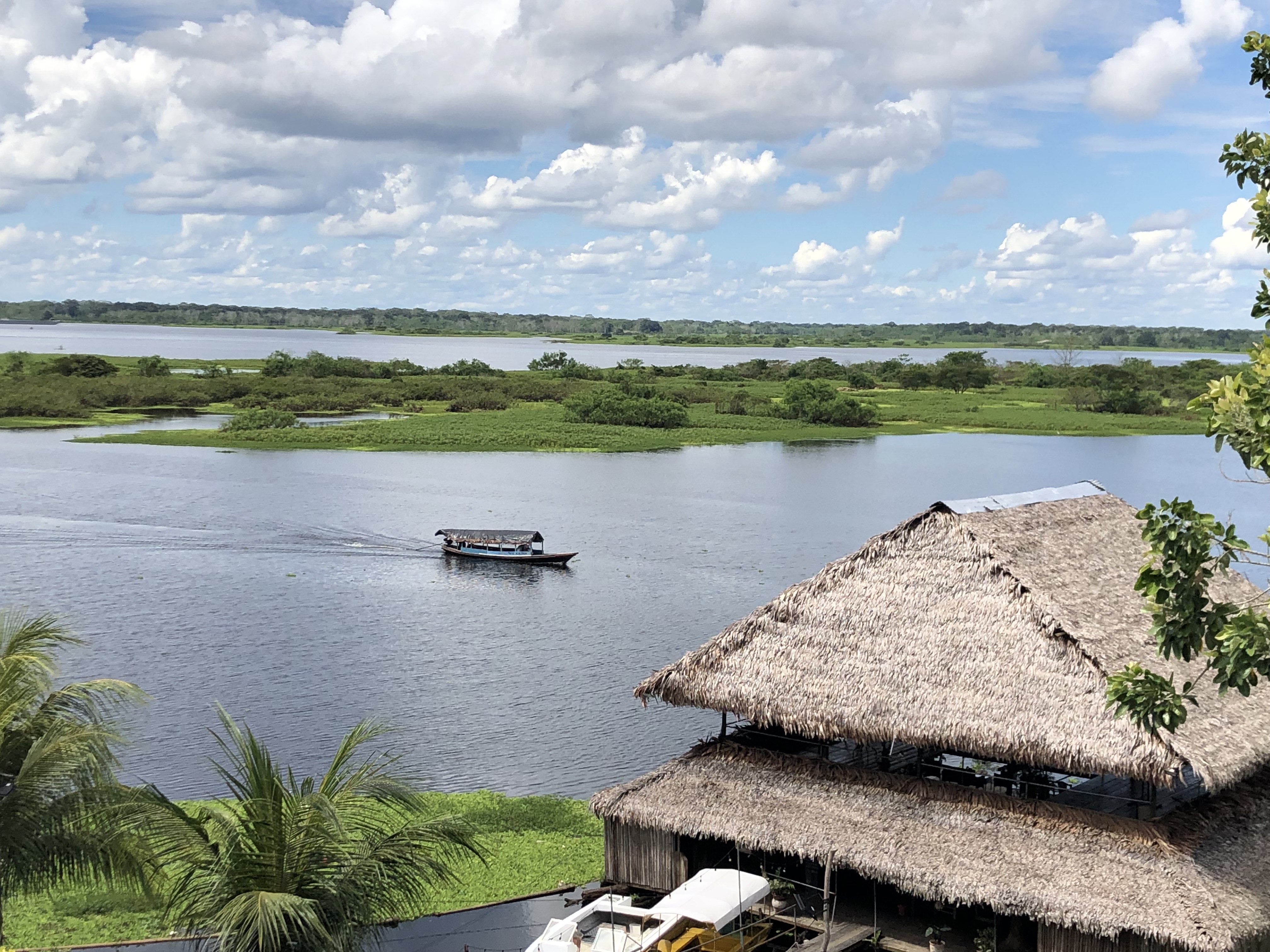 En Iquitos se inicia el recorrido que, durante 20 horas de navegación, lleva hasta Santa Rosa de Yavarí, la última localidad peruana antes de la Triple Frontera. RICARDO HINOJOSA LIZÁRRAGA