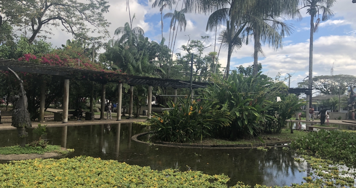 Parque Santander en Leticia, un refugio natural en la capital de la provincia de Amazonas, Colombia, construido en diciembre de 1940. RHL