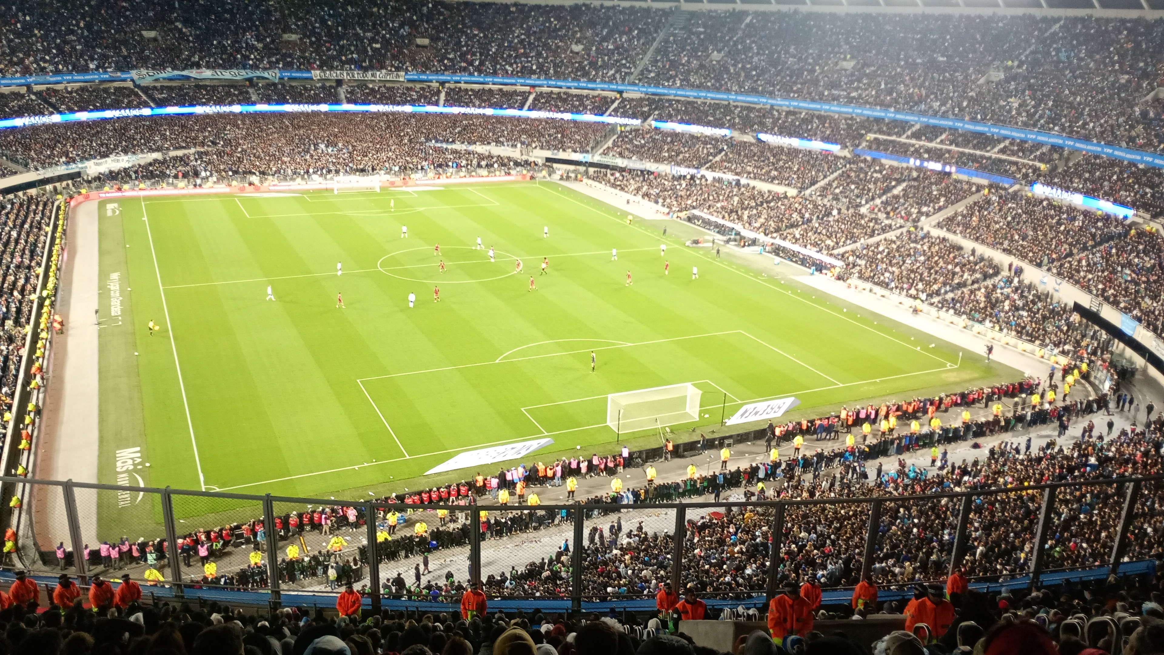 Vista del Monumental durante el partido de despedida de Messi. GABRIEL DÁVILA
