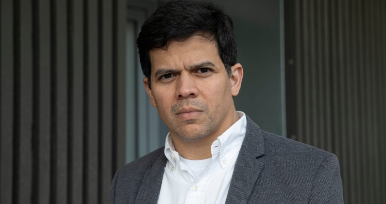 El escritor venezolano Eduardo Sánchez Rugeles, autor de El polvo en la garganta (Kálathos Editorial). LISBETH SALAS El escritor venezolano Eduardo Sánchez Rugeles, autor de El polvo en la garganta (Kálathos Editorial). LISBETH SALAS