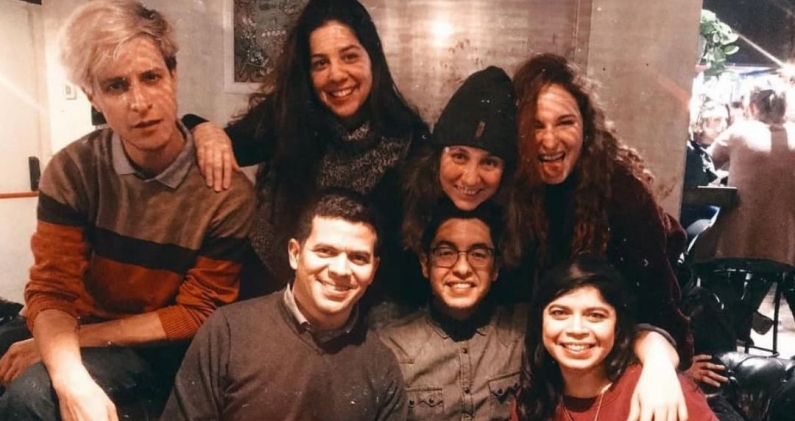 Sánchez Rugeles y Nelson Castro, en el centro, junto a actores y colaboradores del proyecto Éxigo. CORTESÍA Sánchez Rugeles y Nelson Castro, en el centro, junto a actores y colaboradores del proyecto Éxigo. CORTESÍA