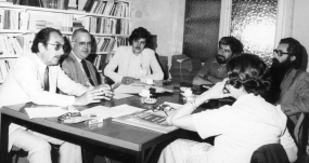 Reunión en la redacción de El Ciervo en la calle Calvet de Barcelona, donde aún sigue la revista. Entre otros, pueden verse figuras como Pasqual Maragall. CORTESÍA