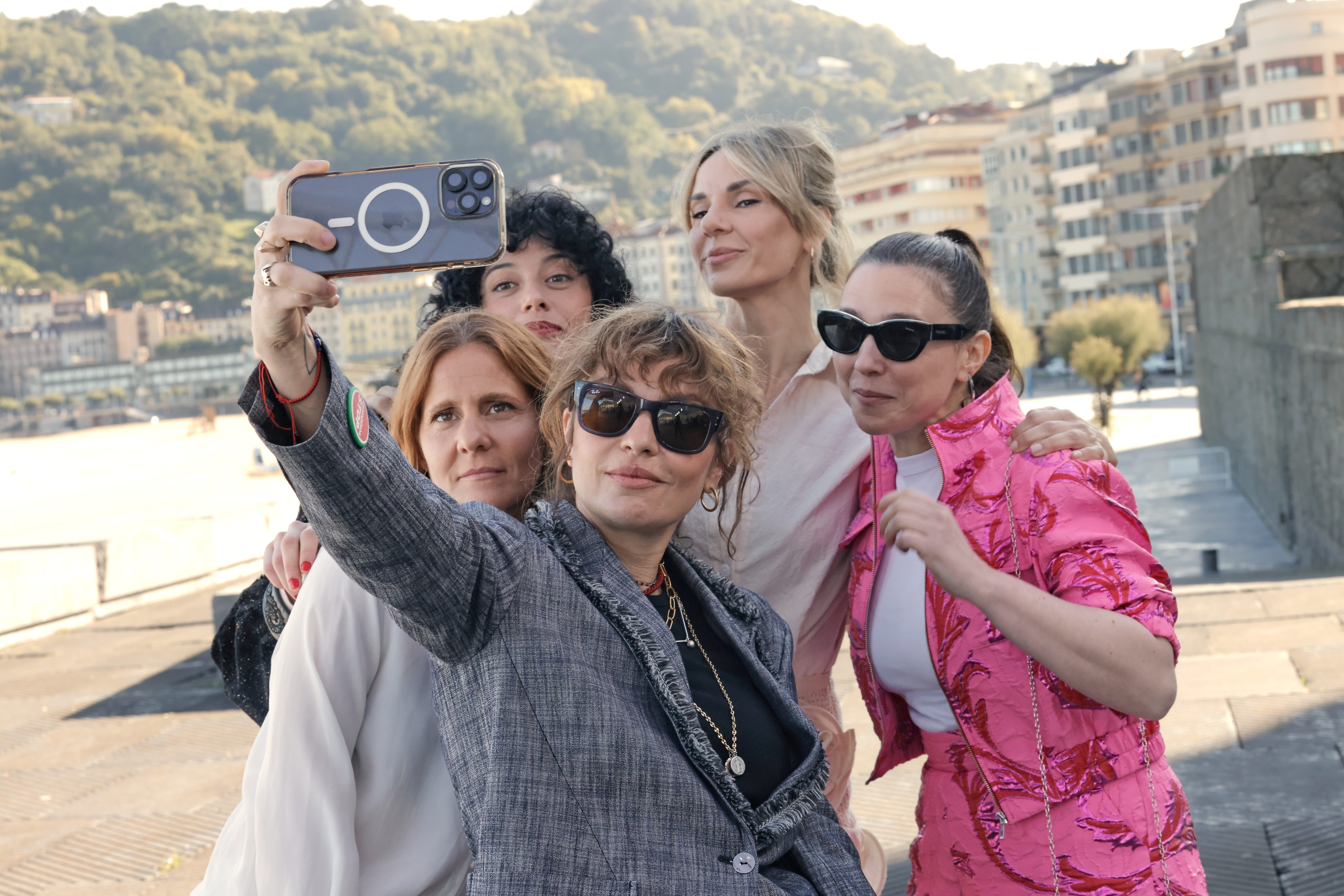 Dolores Fonzi junto al elenco de 'Belén' en la presentación de la película en el Festival de San Sebastián. JORGE FUEMBUENA / SSIFF