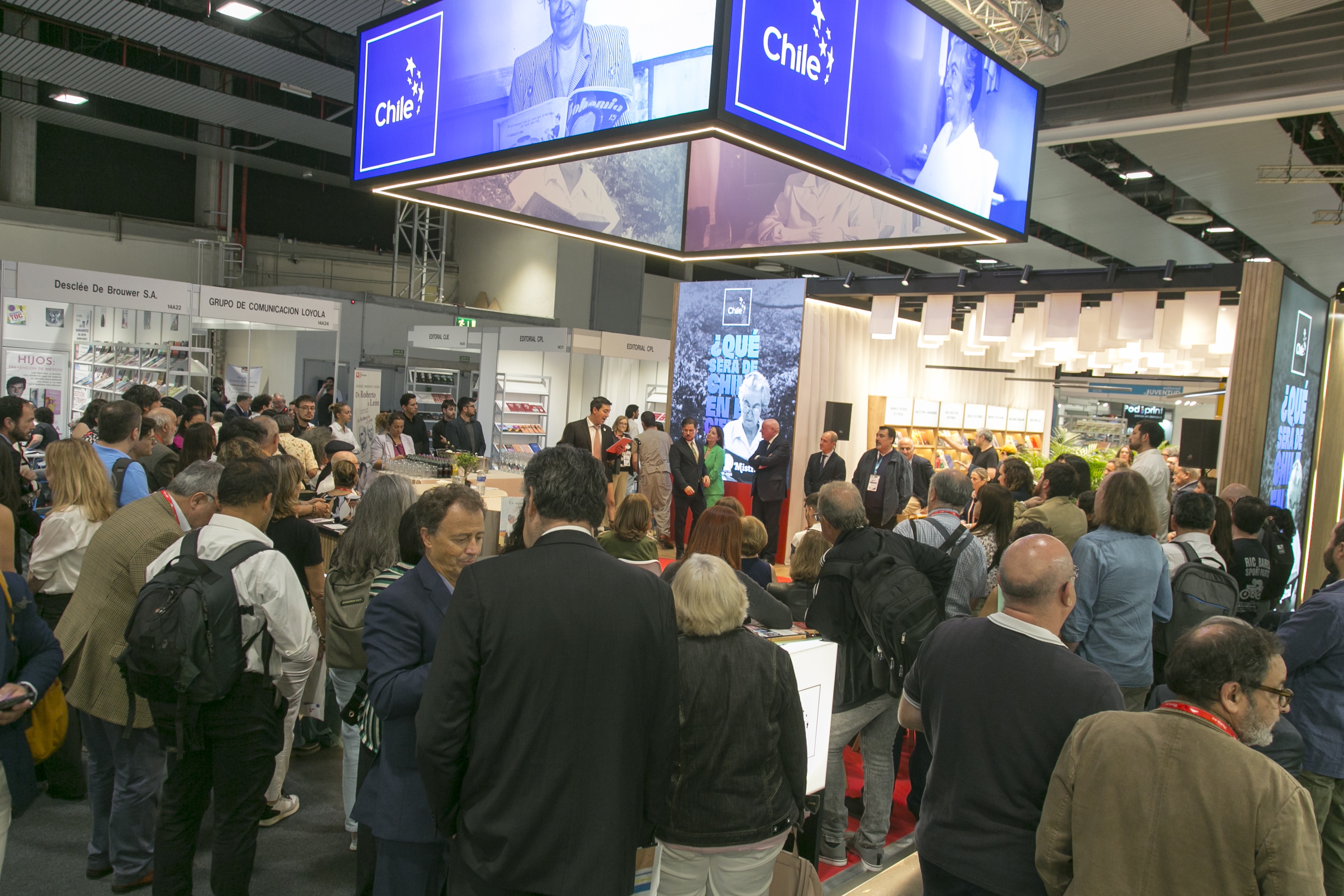 El stand de Chile, país invitado de honor en LIBER 2025, se convierte en uno de los puntos más concurridos de la feria. LIBER El stand de Chile, país invitado de honor en LIBER 2025, se convierte en uno de los puntos más concurridos de la feria. LIBER